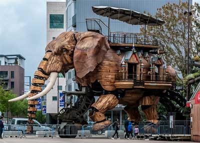 Grand éléphant des Machines de l'île à Nantes
