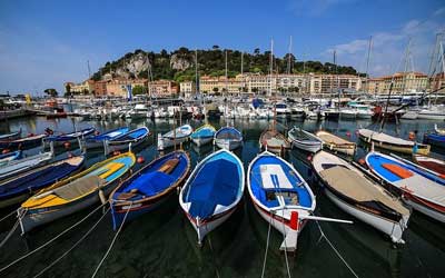 Barques de pêcheurs sur le port de Nice