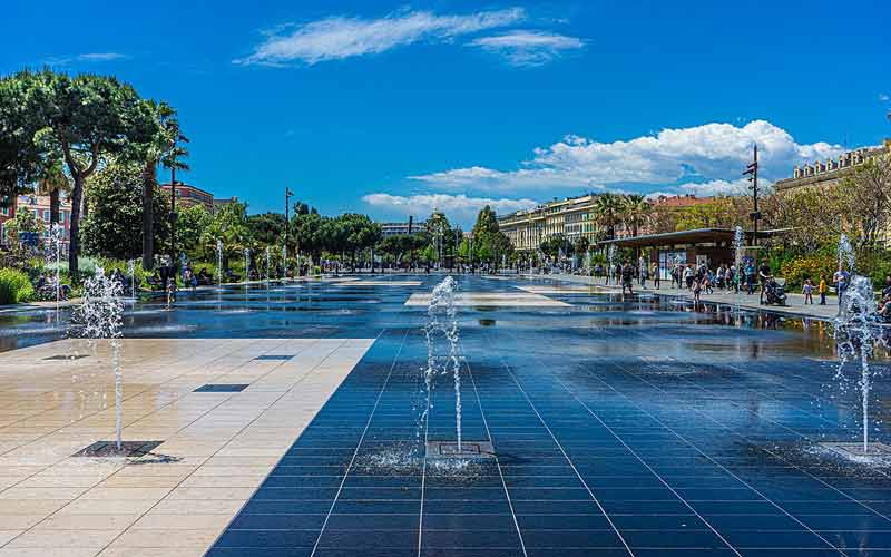 Miroir d'eau sur la Promenade du Paillon