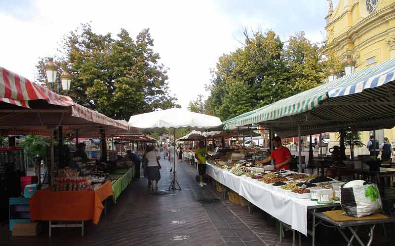 Marché provençal du cours Saleya de Nice