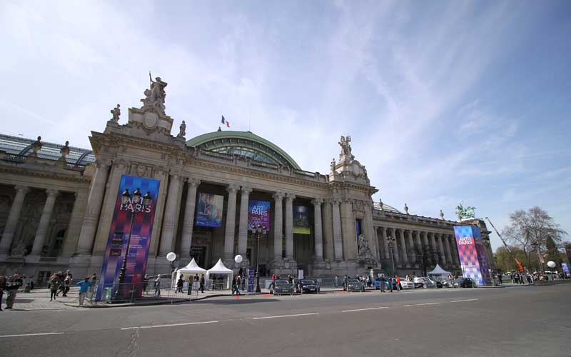 Le Grand Palais vu depuis l'avenue Winston Churchill, Paris