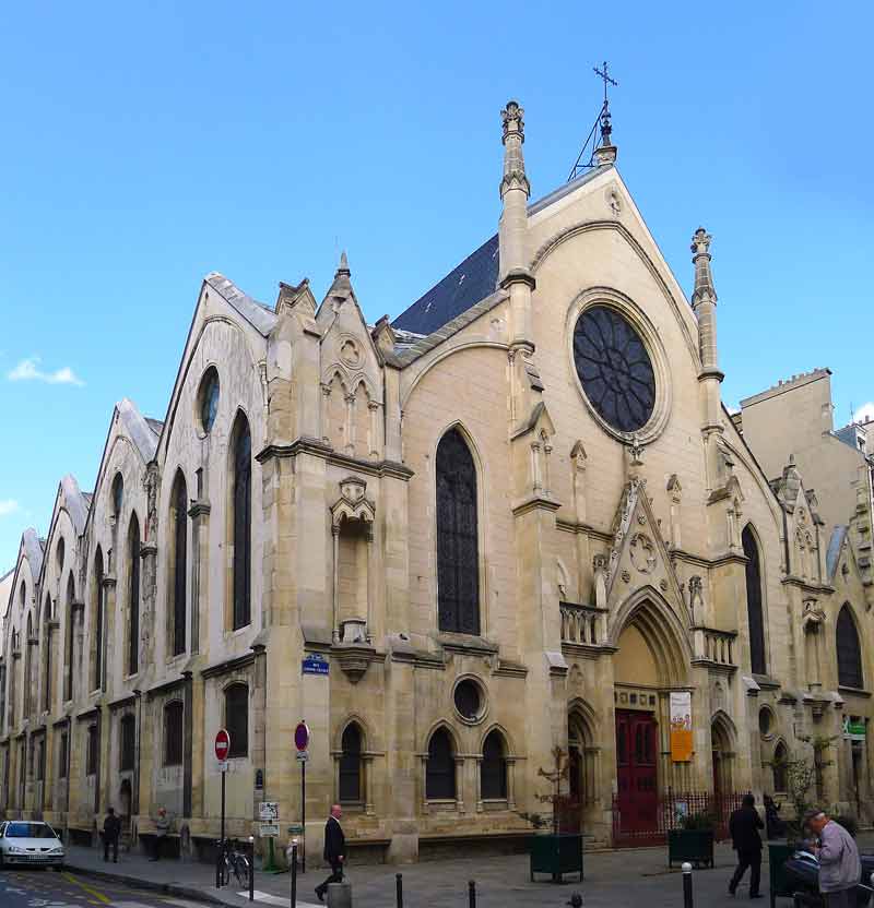 Vue extérieure de l’église Saint-Eugène-Sainte-Cécile à Paris 9e, façade discrète d’un édifice néogothique cachant un intérieur spectaculaire et inattendu