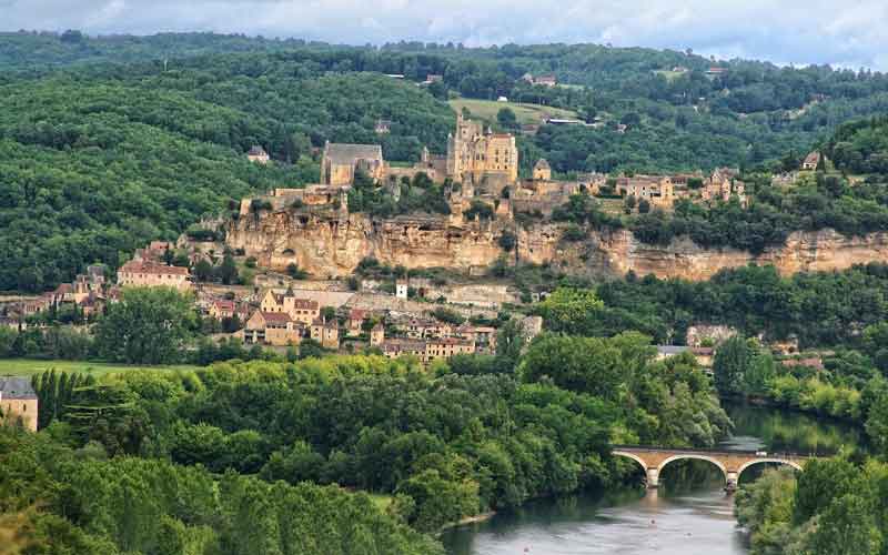 Vue aérienne du château de Beynac