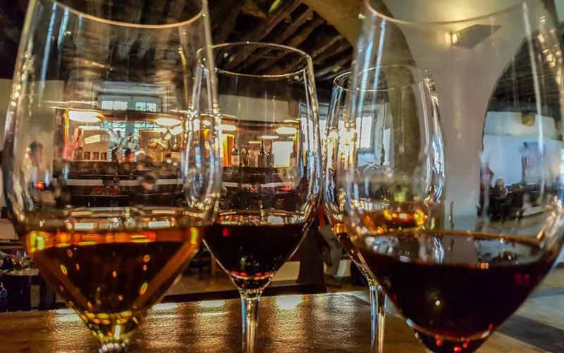 Dégustation de Porto dans un bar à Vila Nova de Gaia