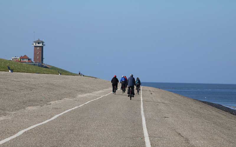 Piste cyclable sur l'île Schiermonnikoog